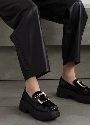 Chunky sole leather loafers