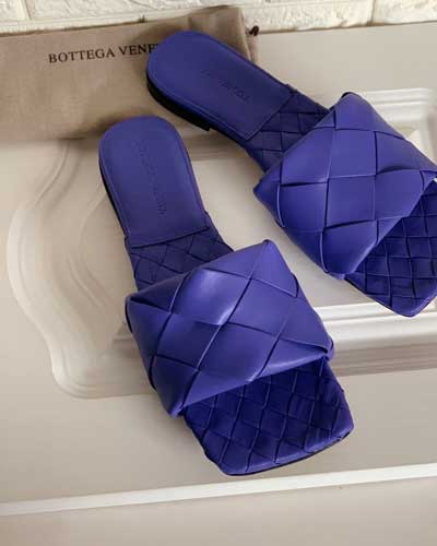 bottega veneta flat purple leather minimalistic sandals with woven detailing